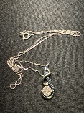 925 Sterling Italy Diamond Small Chips Flower Necklace 18in